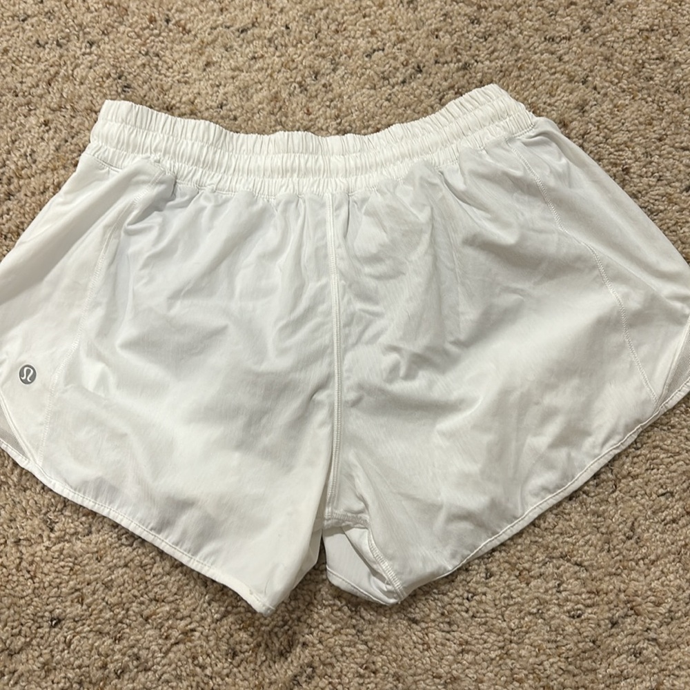 Lululemon hotty hot shorts in white